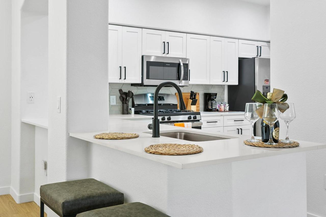 Cozysuites Glendale By The Stadium With Pool 03 Dış mekan fotoğraf
